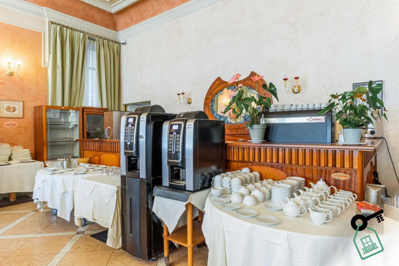 Hotel Rooms Lago Maggiore Verbania Exteriör bild