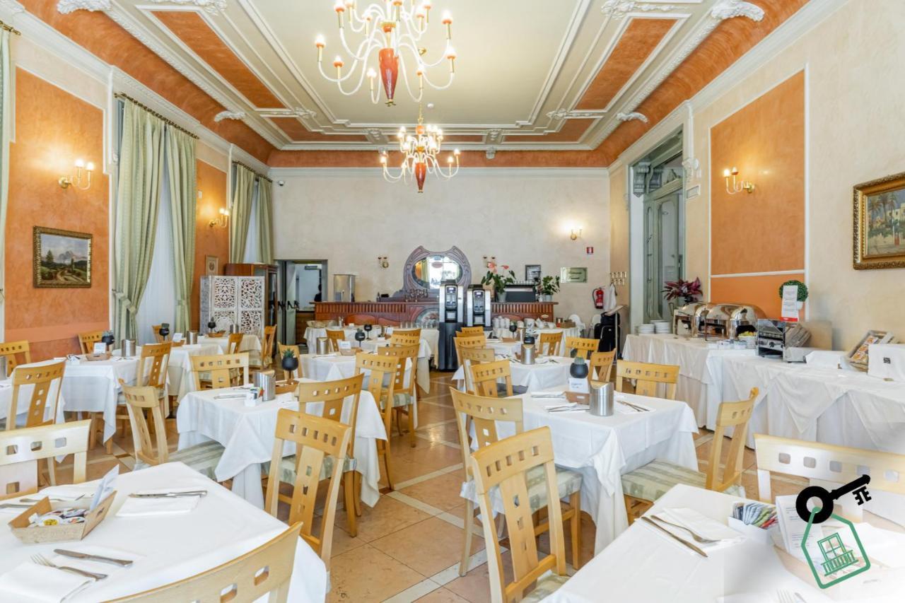 Hotel Rooms Lago Maggiore Verbania Exteriör bild