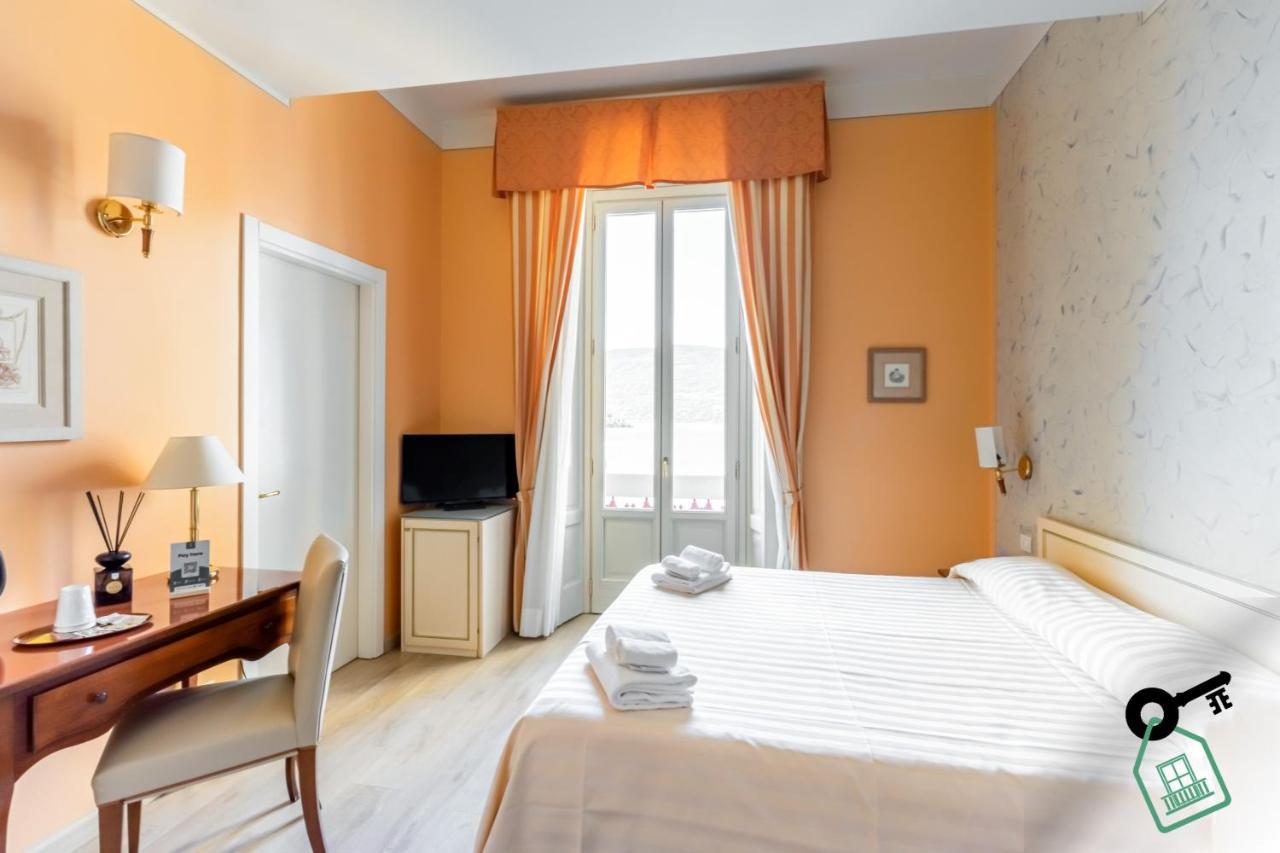 Hotel Rooms Lago Maggiore Verbania Exteriör bild