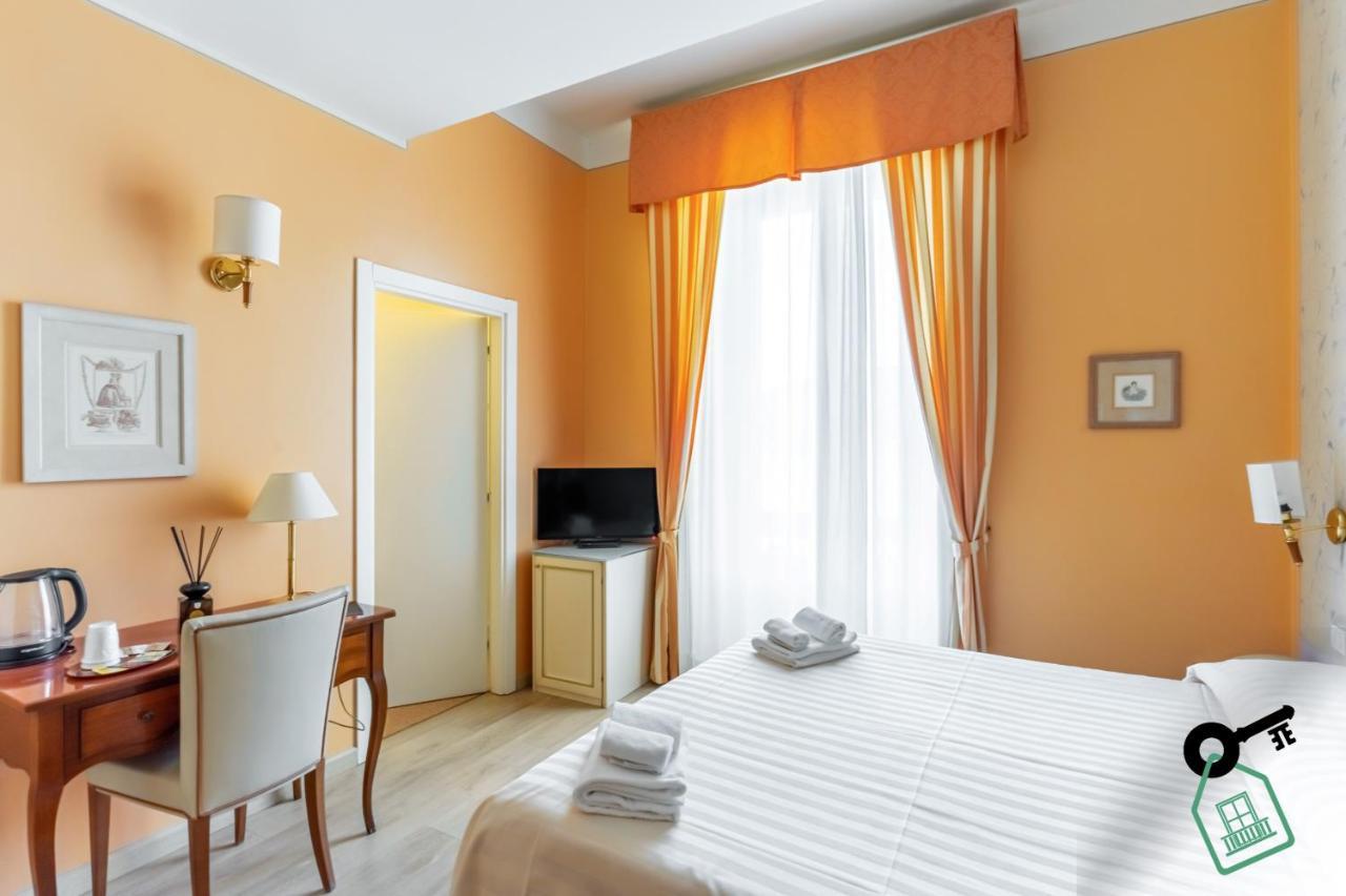 Hotel Rooms Lago Maggiore Verbania Exteriör bild