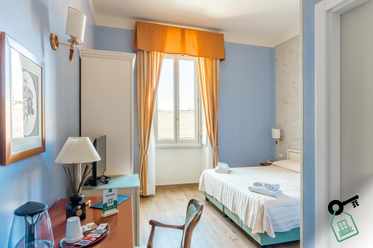 Hotel Rooms Lago Maggiore Verbania Exteriör bild